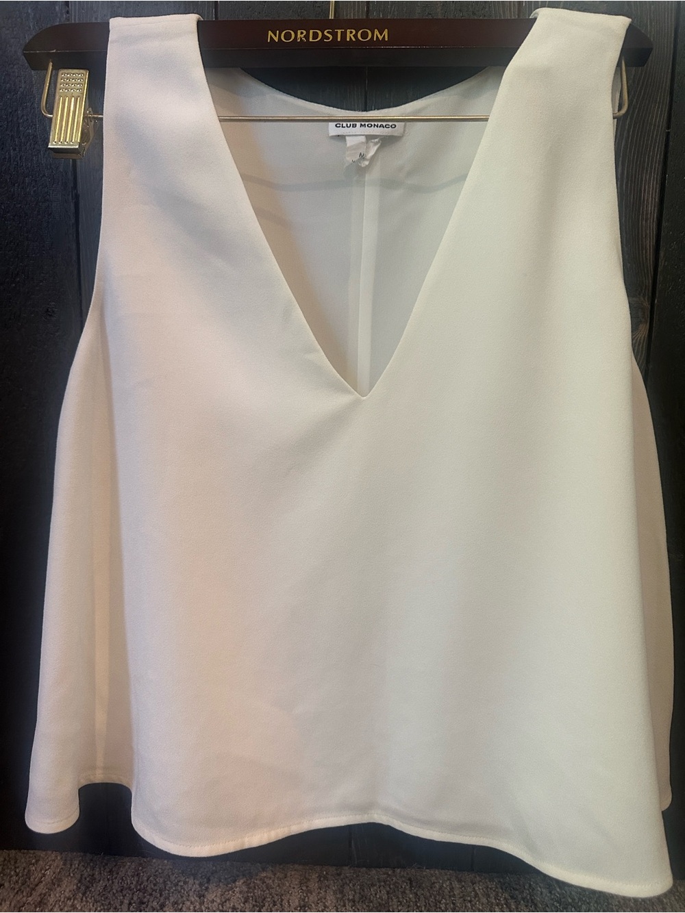 🏝️ Club Monaco Cream V-Neck Sleeveless Camisole